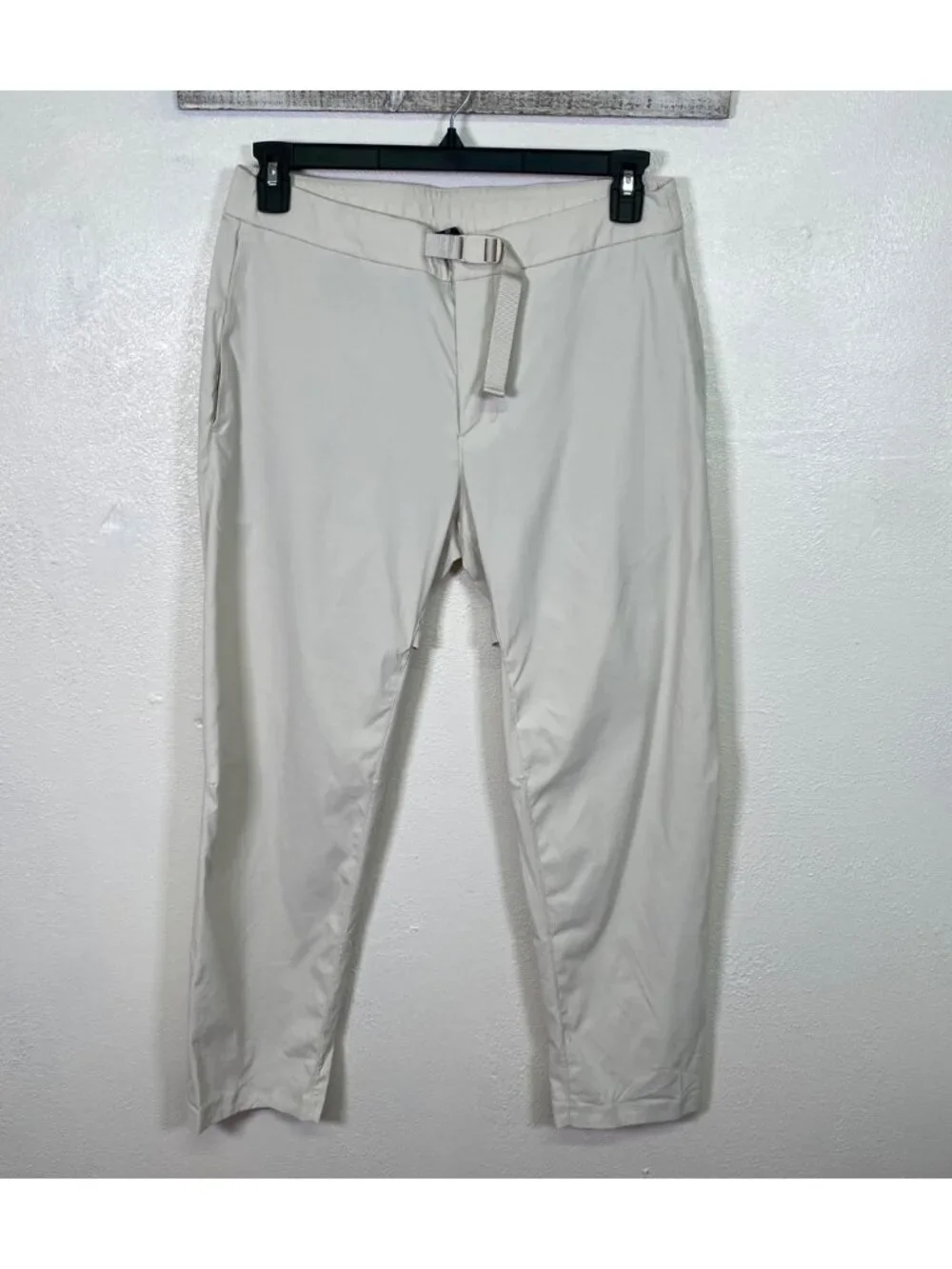 Lululemon Mens Belted Casual Pants Athleisure Neutral Beige Adjustable Belt 32